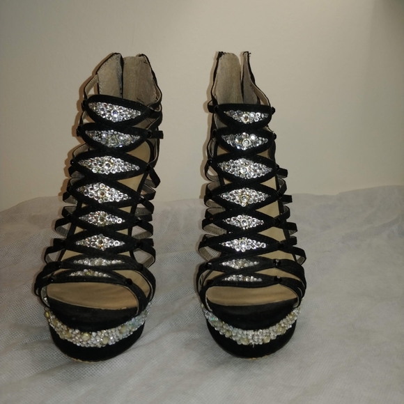 Black shoes - Picture 2 of 2